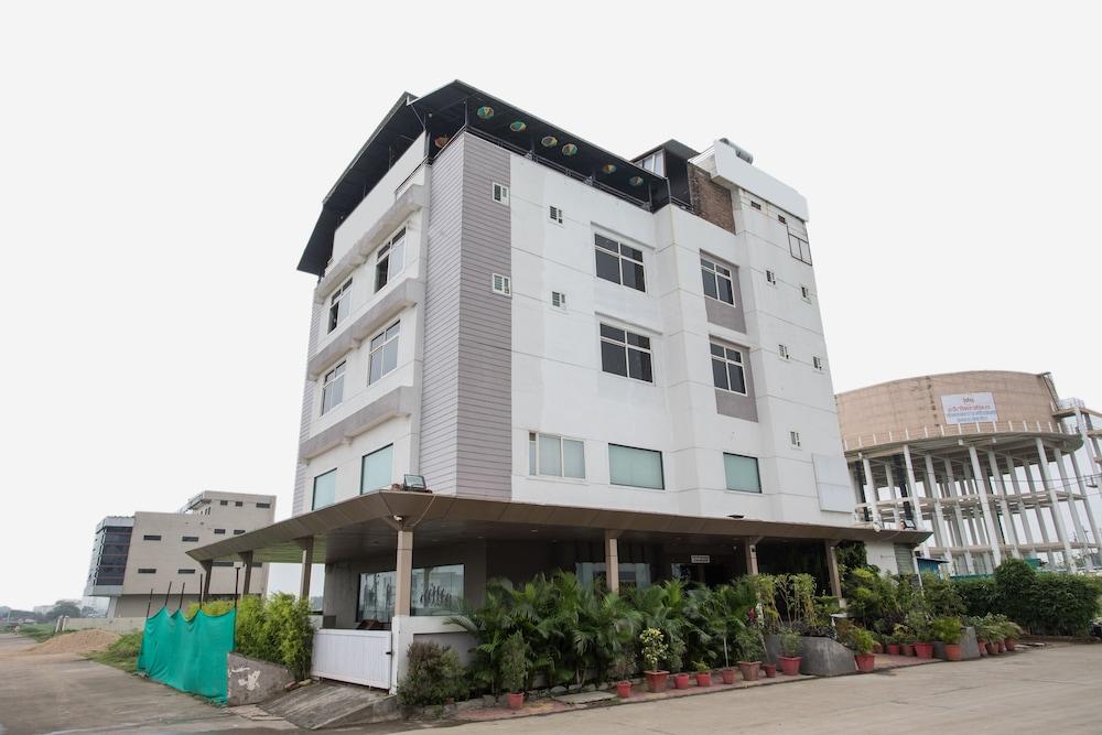 Capital O 1546 The Sensation Hotel Indore Exterior foto